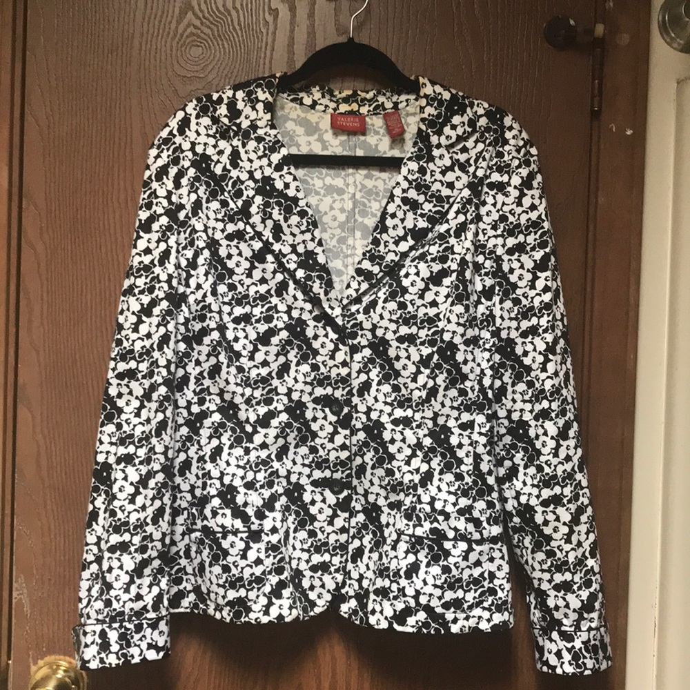 NWOT Flowered black and white jacket